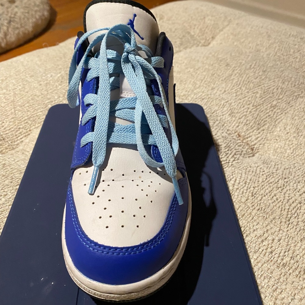 Jordan 1 Low Royal